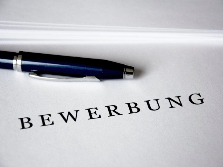 professionelle Optimierung Ihrer Bewerbungsunterlagen von Karriereberaterin Irina Stremel in Wolfsburg